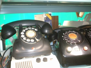 有線放送電話に使われた電話機たち