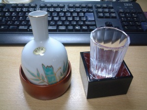 有田焼の 300ml の徳利 - 厚手の酒グラスと升　